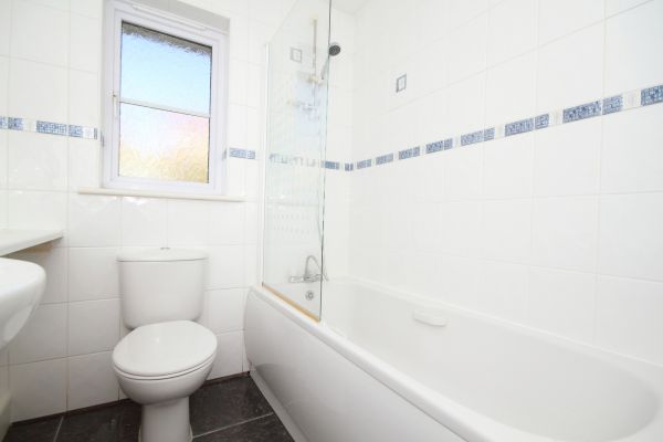 Shower Window Replacement in Hallandale